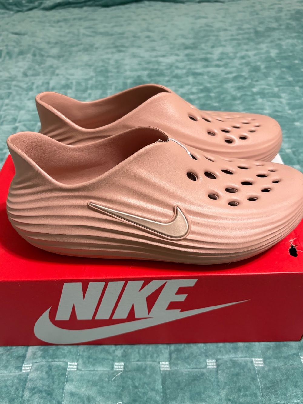 Nike ReactX Rejuven8 Women’s Rose Gold Slides Shoes Size 11 HV5062-602 - Picture 3 of 7